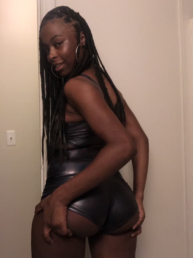 L I V 🥰 OnlyFans creator