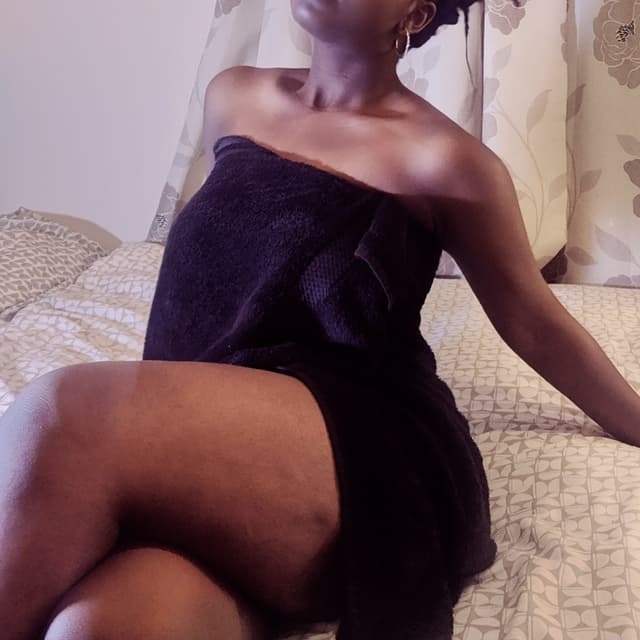 Hazel Noir OnlyFans creator