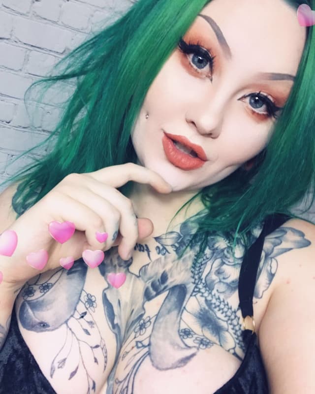 Velvet Noir OnlyFans creator