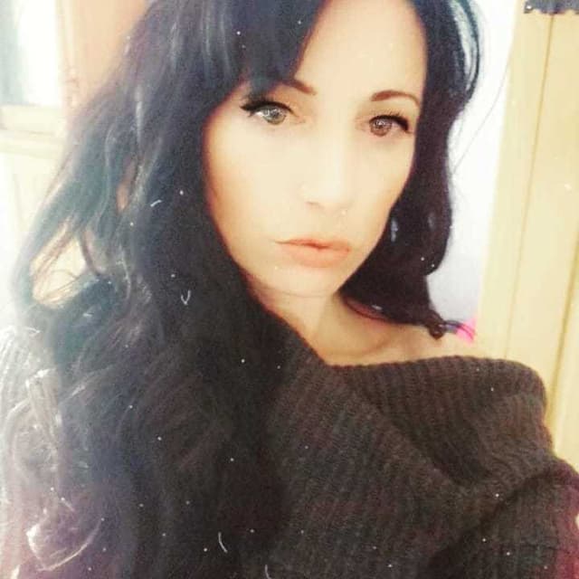 Yummy mummy OnlyFans creator