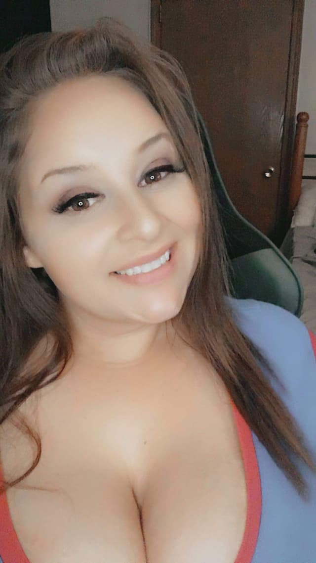 Aliana Nikole OnlyFans creator