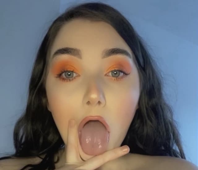 Horny British slut ♡︎ OnlyFans creator