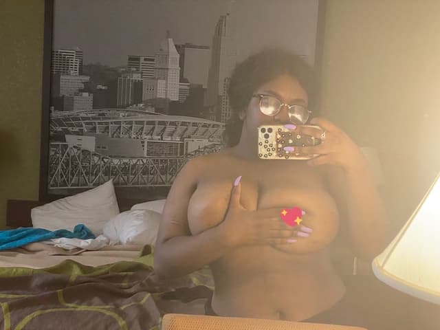 Spicy ice 🧊 🔥 OnlyFans creator