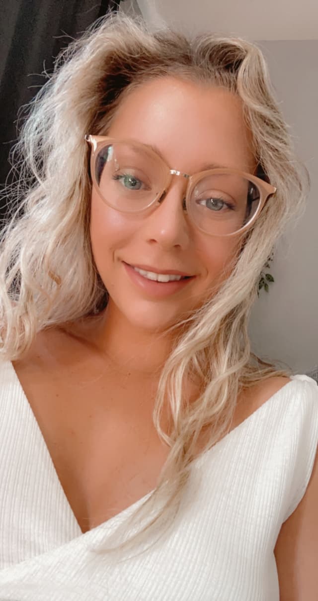 Adeline OnlyFans creator