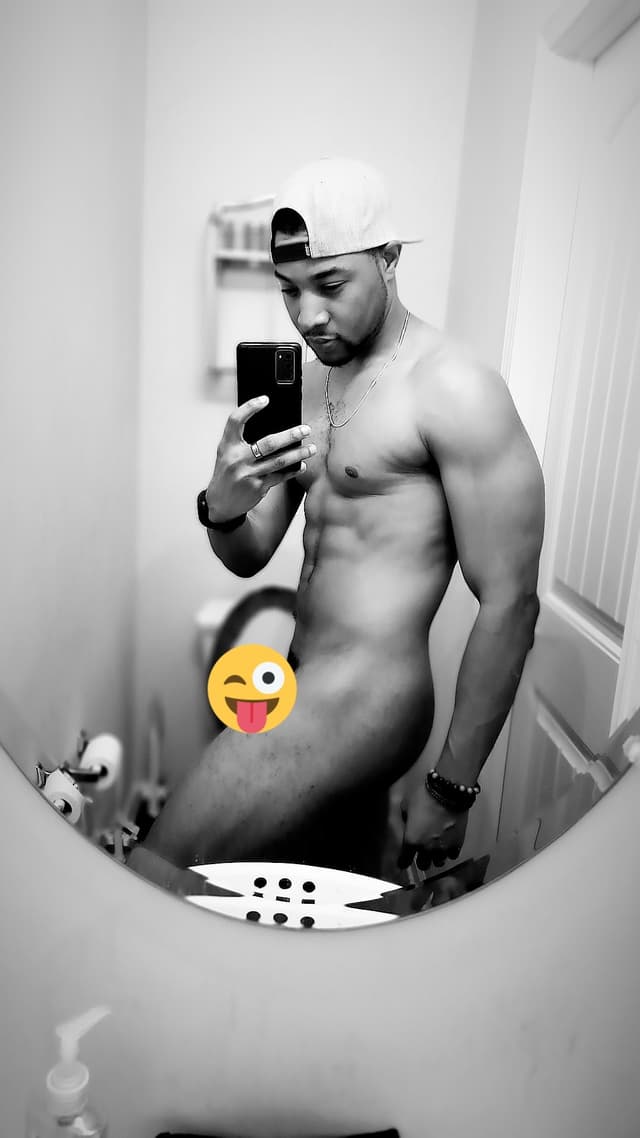 LeonXz OnlyFans creator