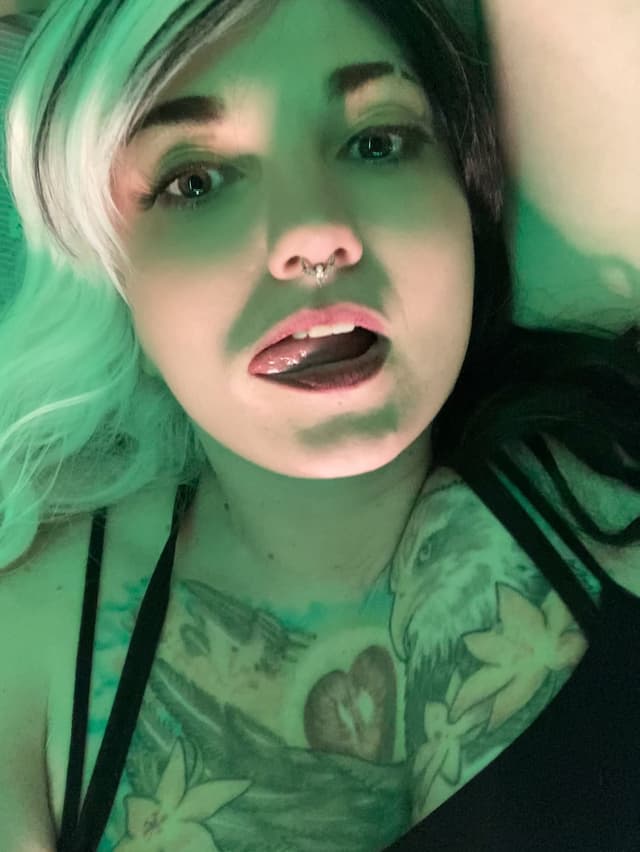 Bella Karloff OnlyFans creator