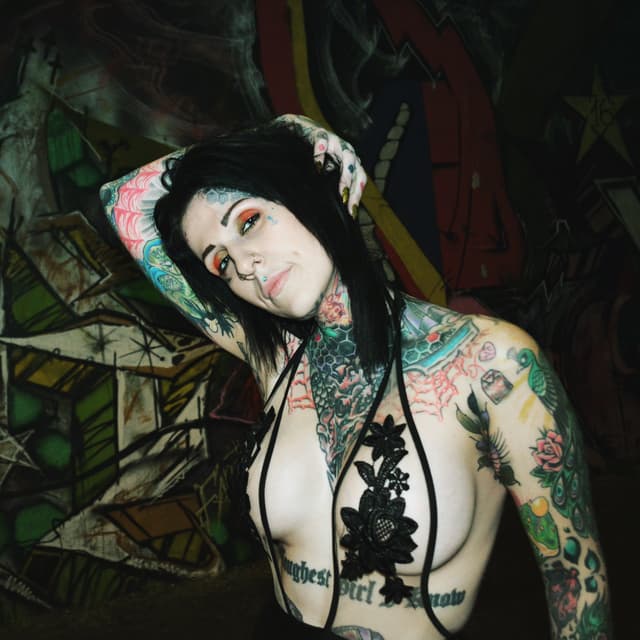 BuzzBuzz OnlyFans creator