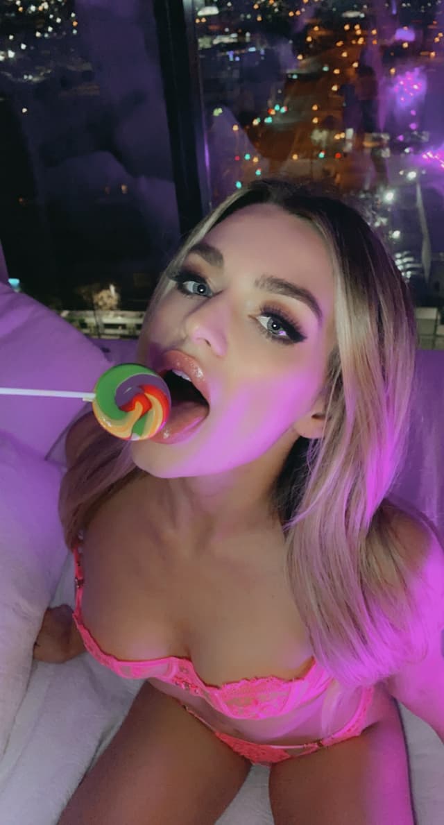 Miki Lollipop OnlyFans creator