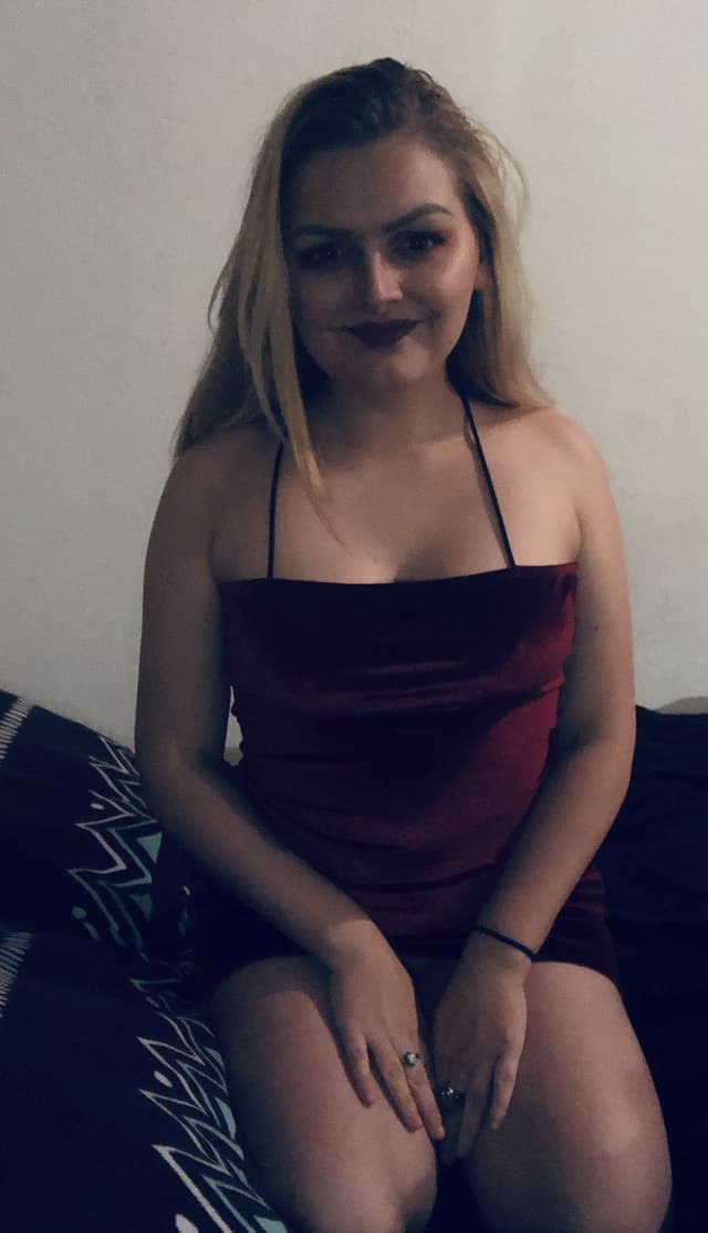 Petite Kinky Alice OnlyFans creator