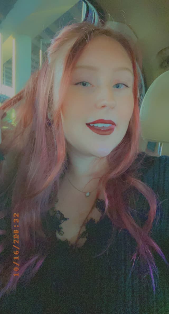 ⋆ ☽ Red ☾ ⋆ OnlyFans creator