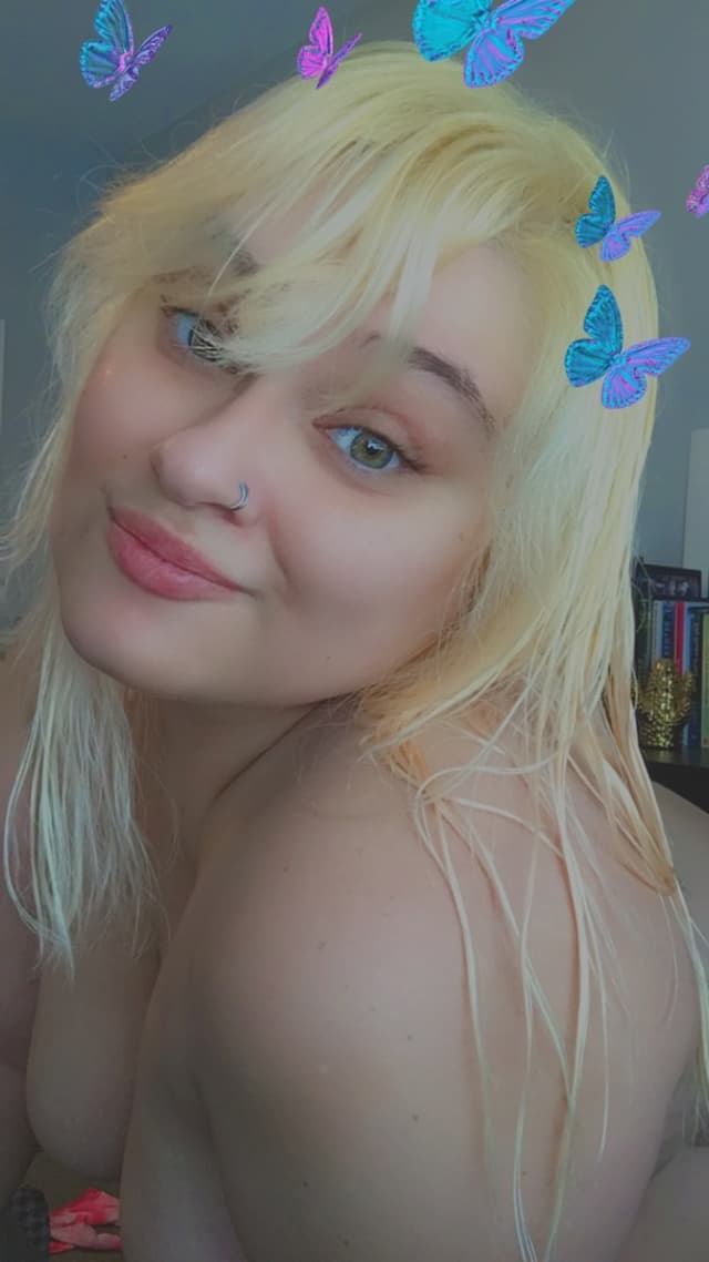 Sarah Smiles OnlyFans creator