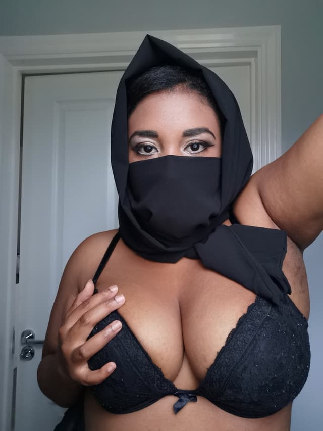 Jasmin Javadi OnlyFans creator