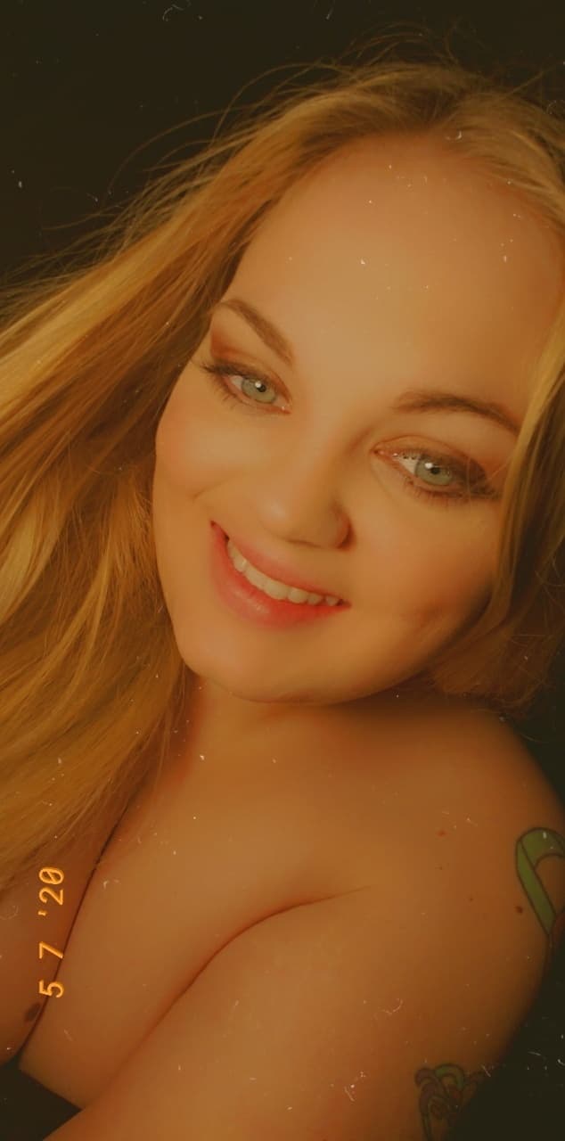 Ash Blondie OnlyFans creator