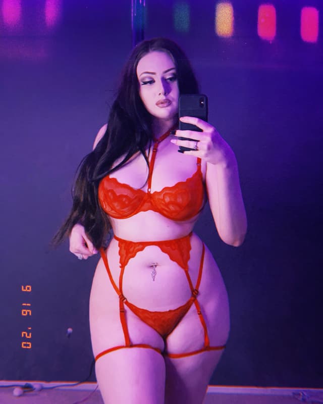 Zienna Jade OnlyFans creator