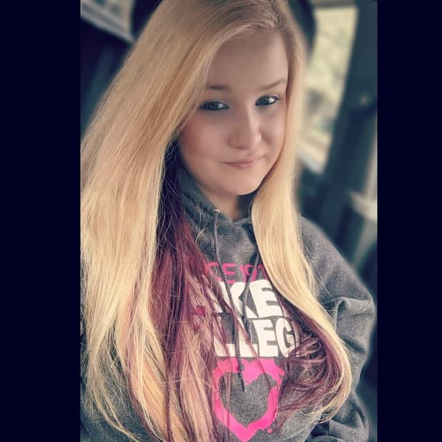 Busty Emma OnlyFans creator