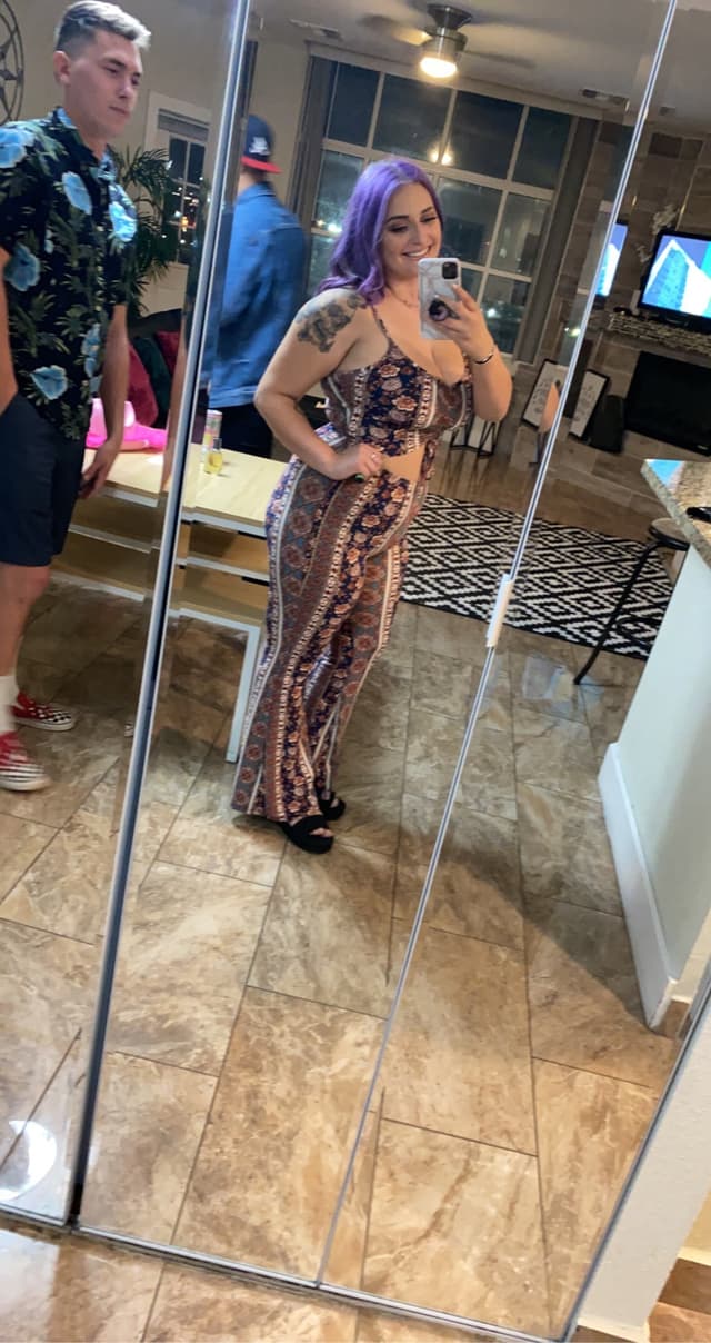 Athena (top 9%) OnlyFans creator