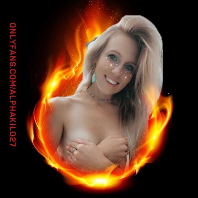 F o x y • M a m a OnlyFans creator